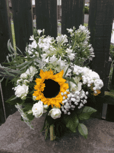 Crisp yellow and white bouquet