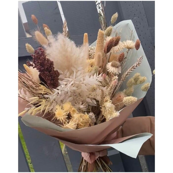 Dried-Flower-Bouquet-in-Neutrals